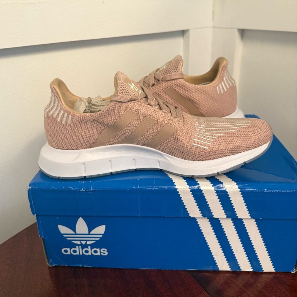 New! adidas Originals Women’s Swift Running Shoe Ash Pearl/Off White - Picture 7 of 7